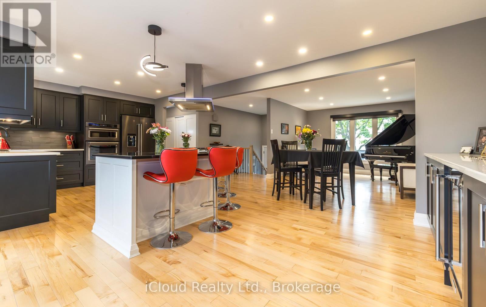 2183 Sandringham Drive, Burlington, Ontario  L7P 3E7 - Photo 11 - W12356291