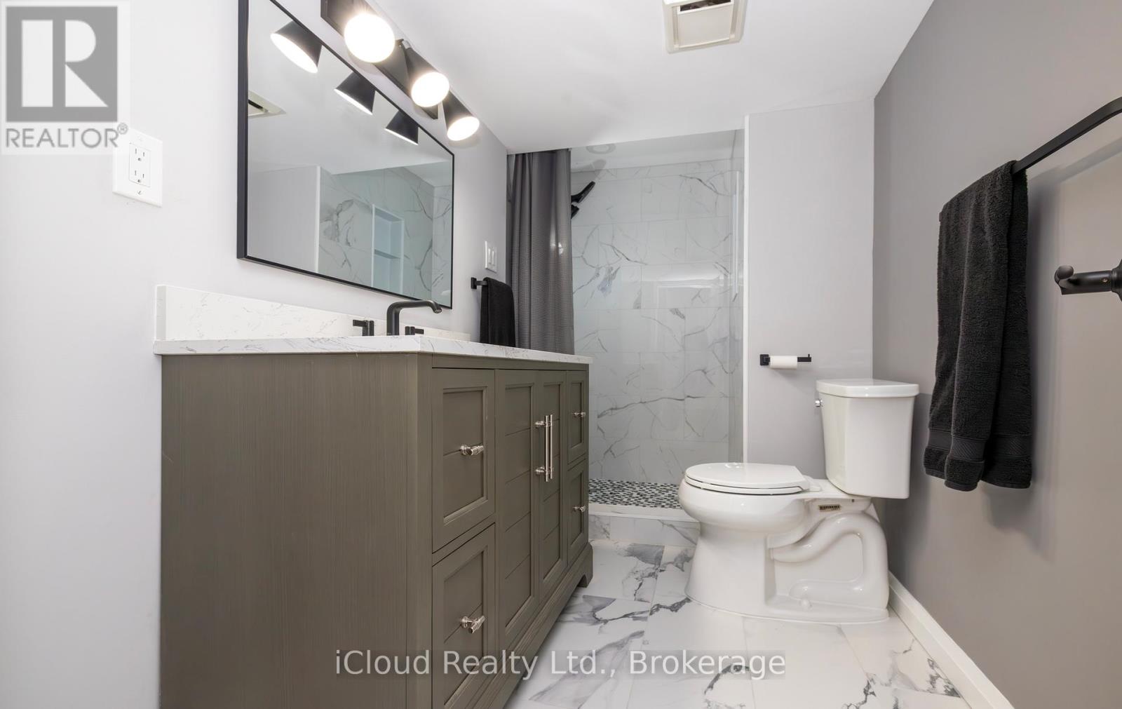 2183 Sandringham Drive, Burlington, Ontario  L7P 3E7 - Photo 28 - W12356291