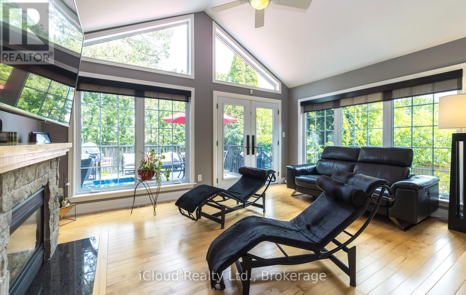 2183 Sandringham Drive, Burlington, Ontario  L7P 3E7 - Photo 16 - W12356291