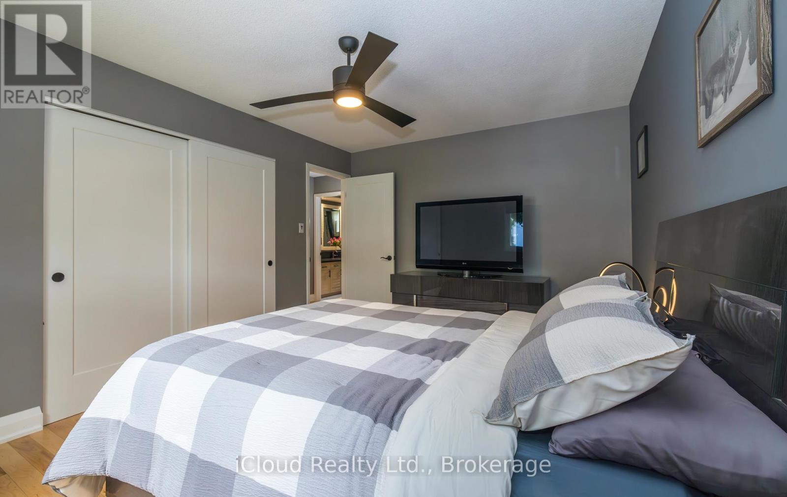 2183 Sandringham Drive, Burlington, Ontario  L7P 3E7 - Photo 21 - W12356291