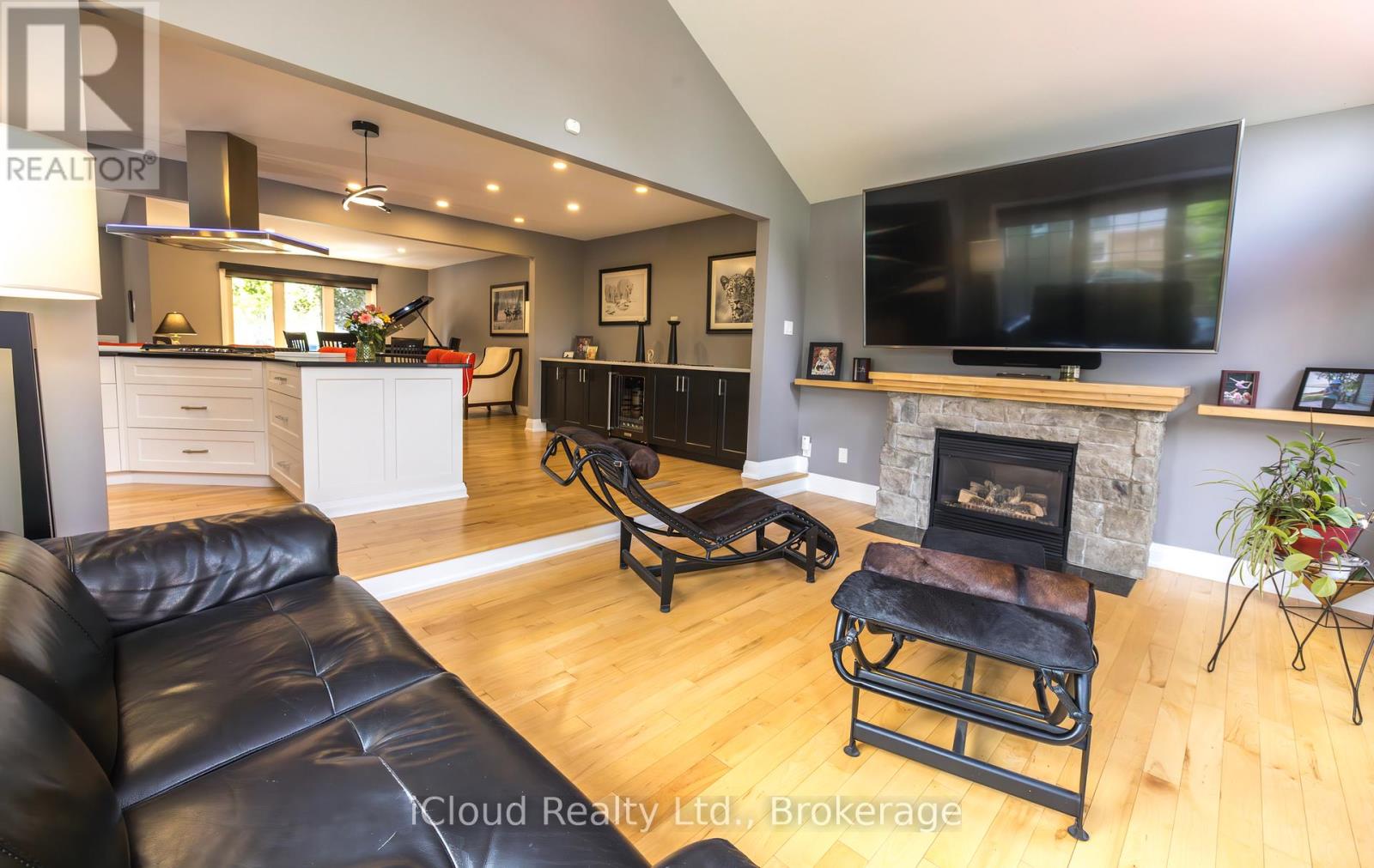 2183 Sandringham Drive, Burlington, Ontario  L7P 3E7 - Photo 18 - W12356291