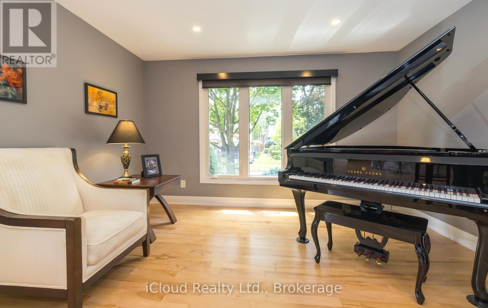 2183 Sandringham Drive, Burlington, Ontario  L7P 3E7 - Photo 12 - W12356291