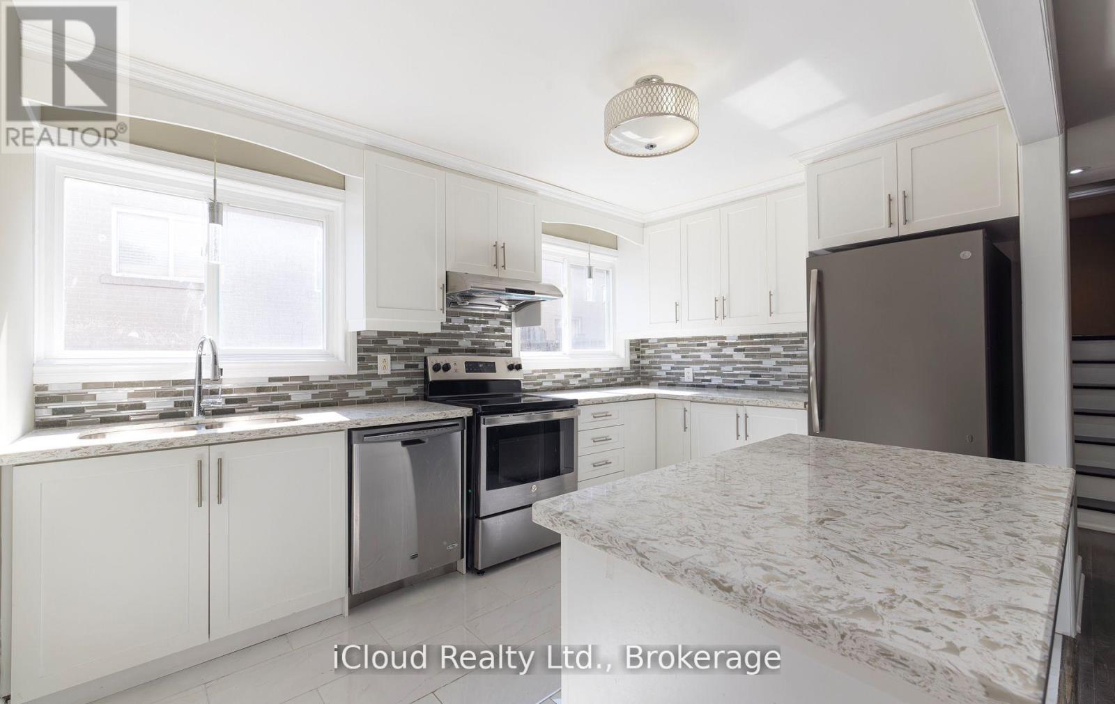 170 Clarence Street, Brampton, Ontario  L6W 1S9 - Photo 5 - W12537180