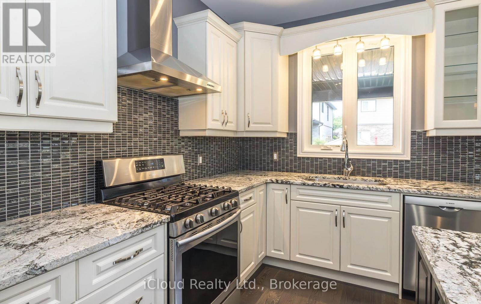 9305 Eagle Ridge Drive, Niagara Falls, Ontario L2H 0G4 - Photo 10 - X12354065