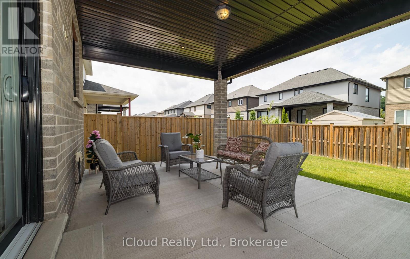 9305 Eagle Ridge Drive, Niagara Falls, Ontario L2H 0G4 - Photo 50 - X12354065