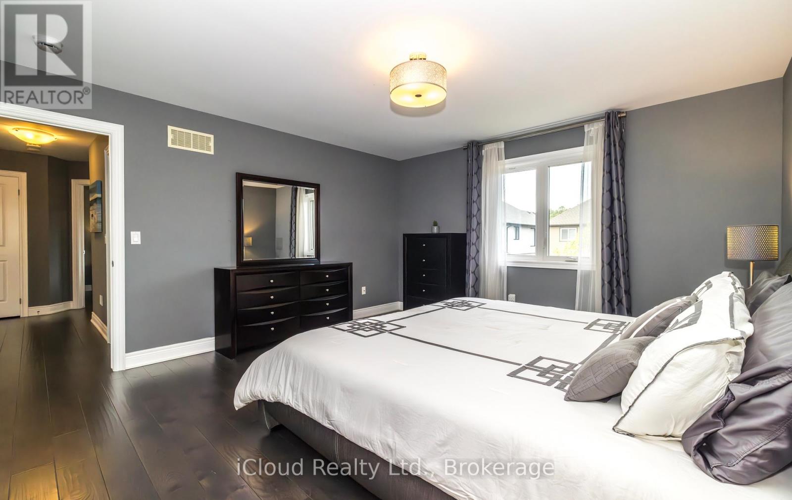 9305 Eagle Ridge Drive, Niagara Falls, Ontario L2H 0G4 - Photo 32 - X12354065