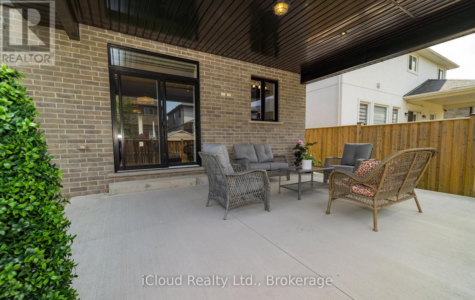 9305 Eagle Ridge Drive, Niagara Falls, Ontario L2H 0G4 - Photo 47 - X12354065