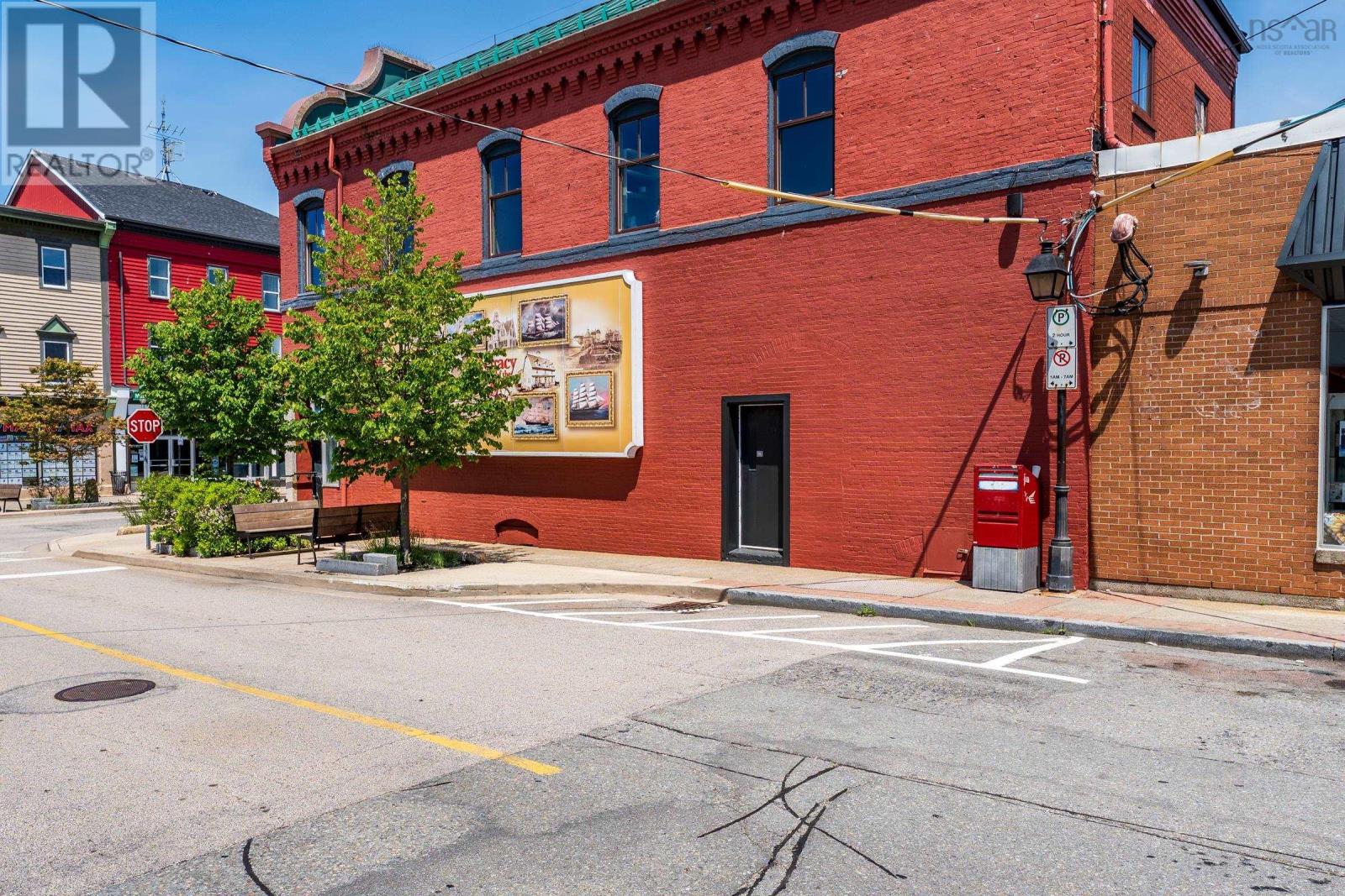 329 Main Street, Yarmouth, Nova Scotia  B5A 1E5 - Photo 2 - 202515714