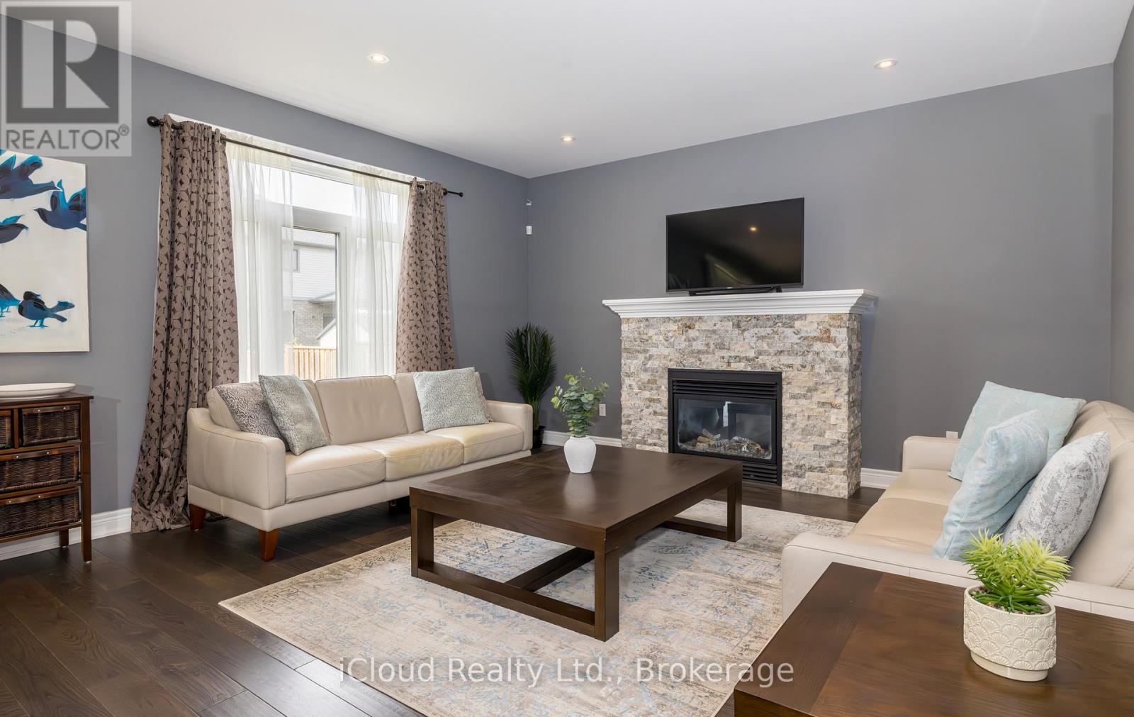 9305 Eagle Ridge Drive, Niagara Falls, Ontario L2H 0G4 - Photo 13 - X12354065