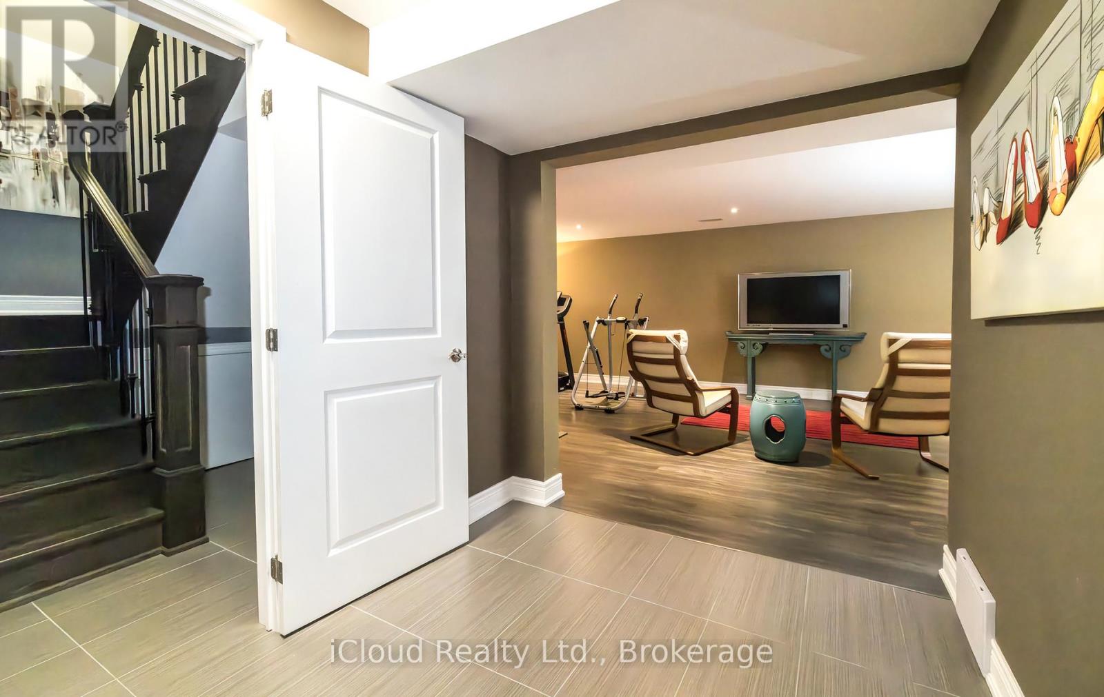 9305 Eagle Ridge Drive, Niagara Falls, Ontario L2H 0G4 - Photo 39 - X12354065