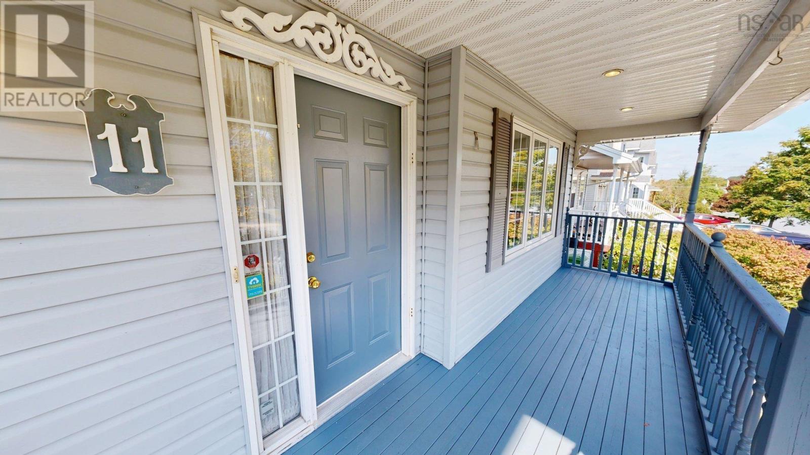 Property at 11 Glenbourne Court image 4