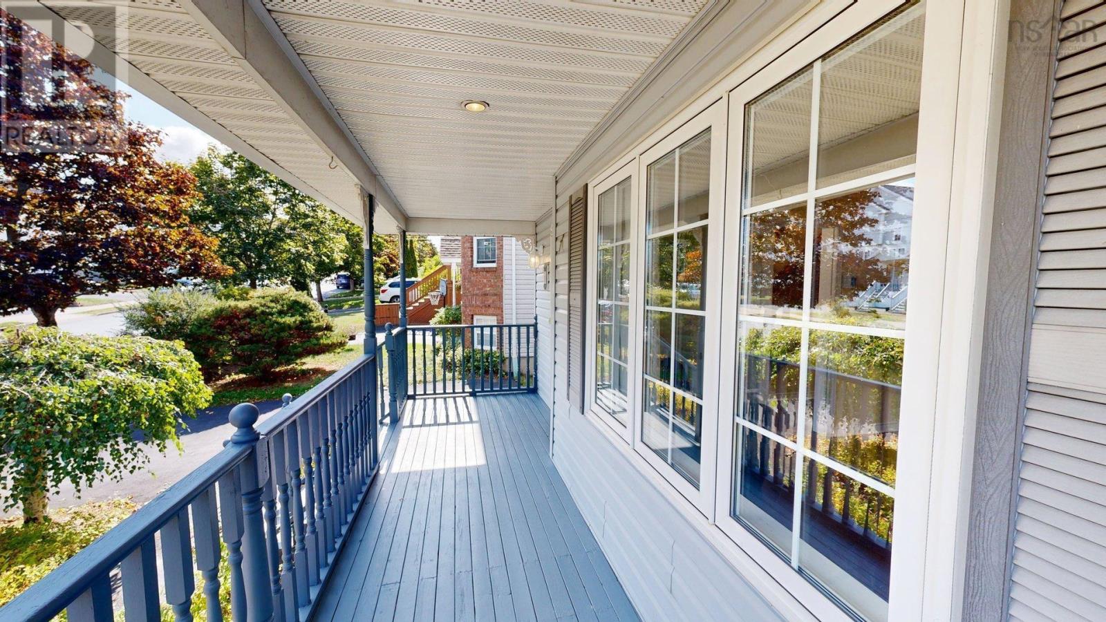 Property at 11 Glenbourne Court image 5