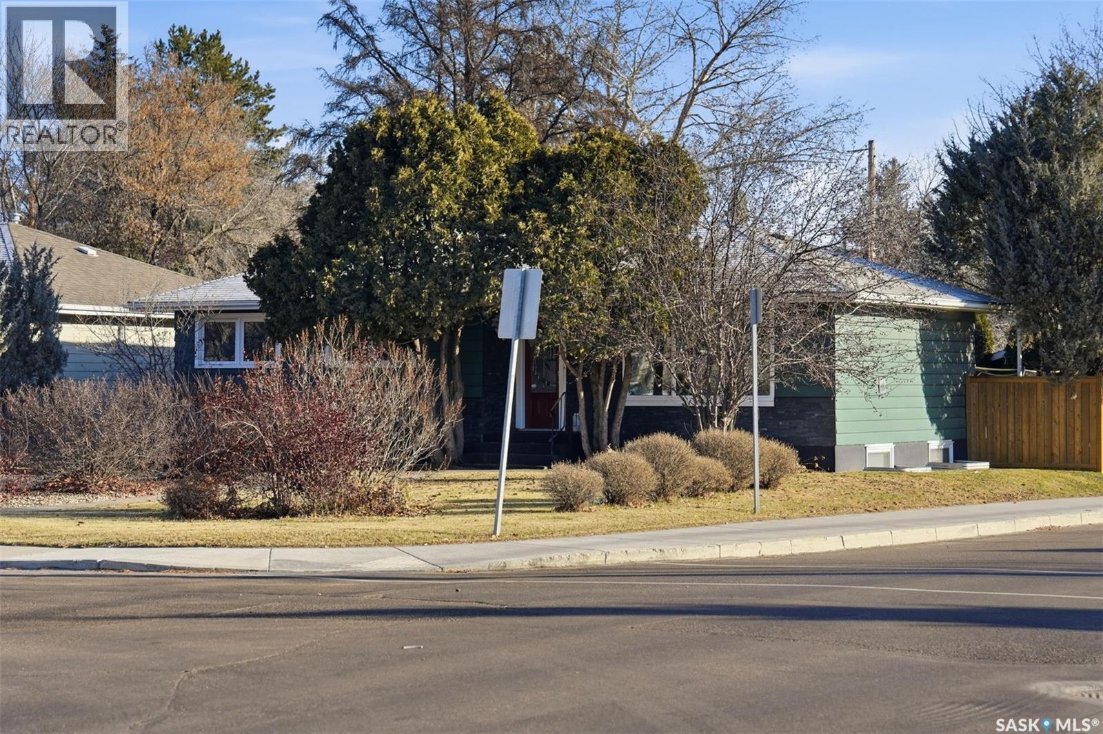 Property at 2337 McKinnon AVENUE S image 2