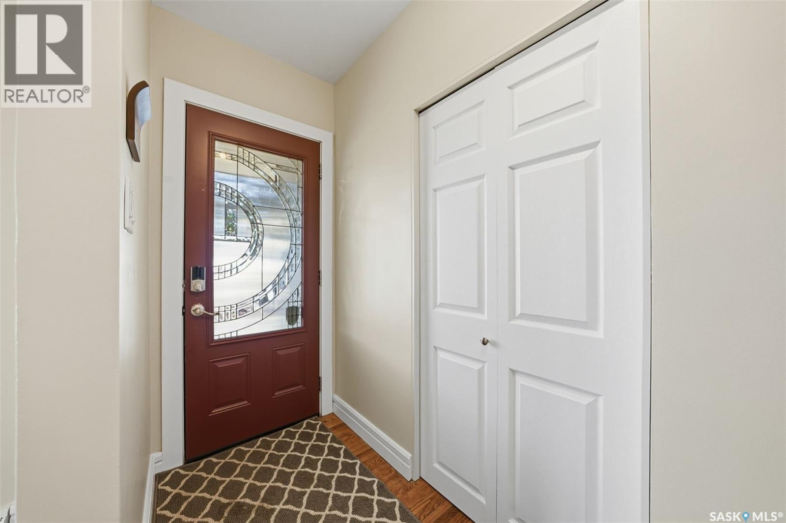 Property at 2337 McKinnon AVENUE S image 3