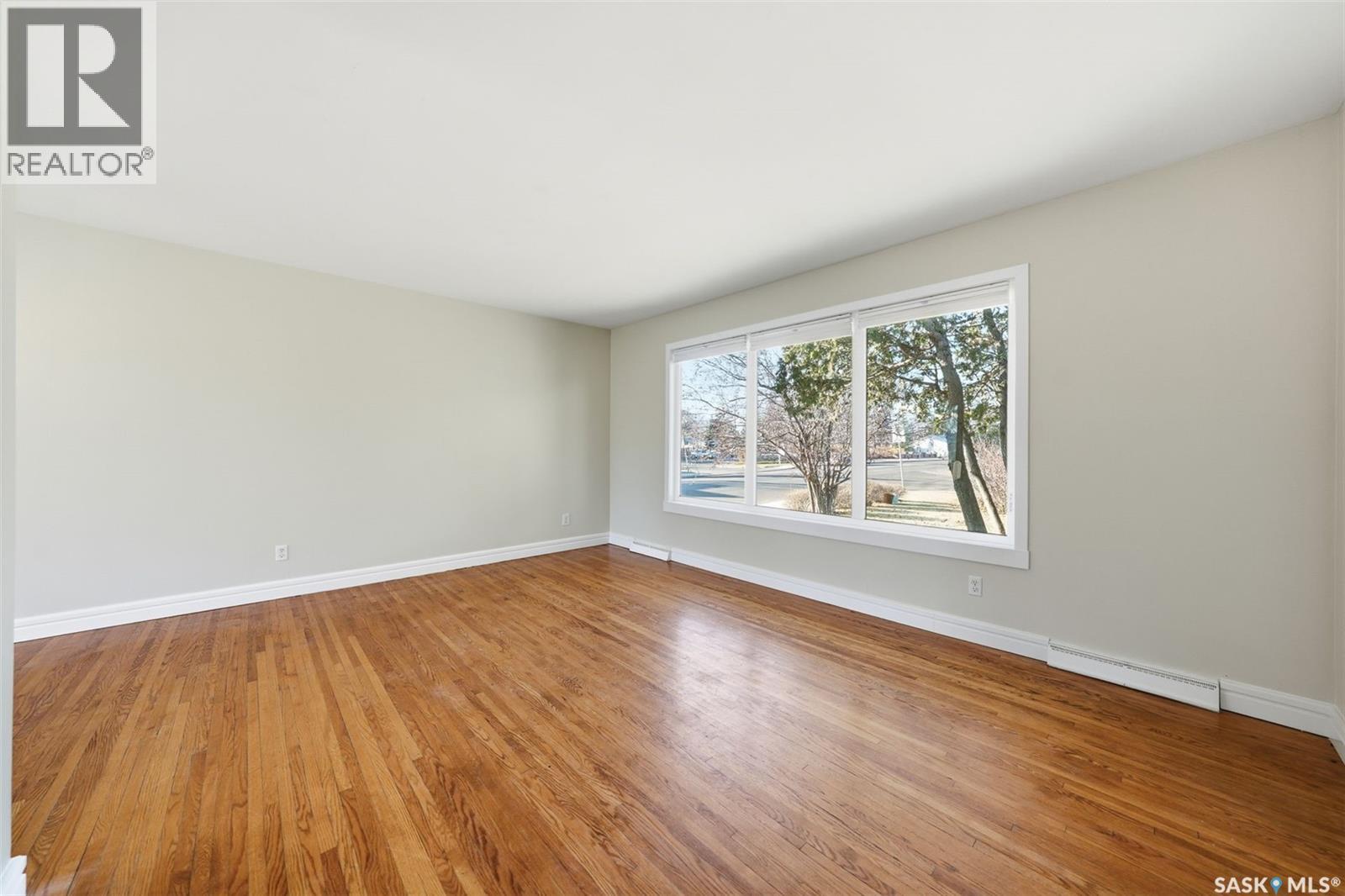 Property at 2337 McKinnon AVENUE S image 4