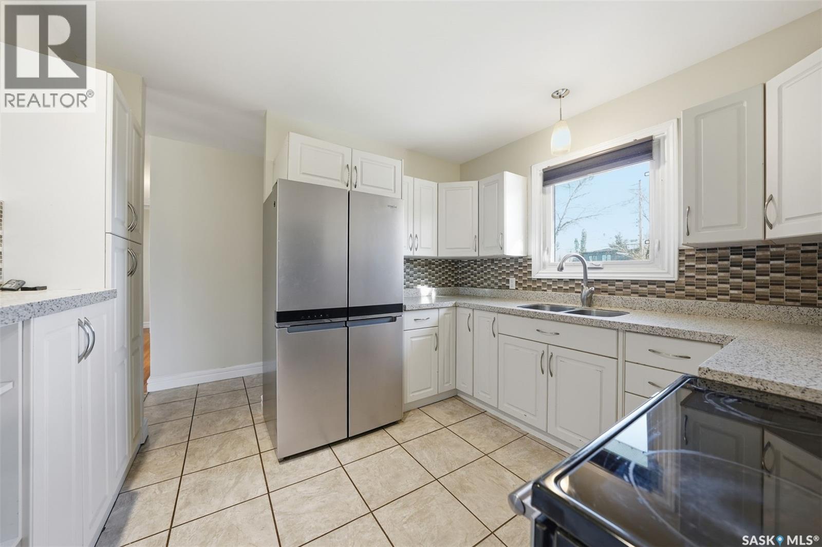 2337 Mckinnon Avenue S, Saskatoon, Saskatchewan  S7J 1N7 - Photo 9 - SK023920