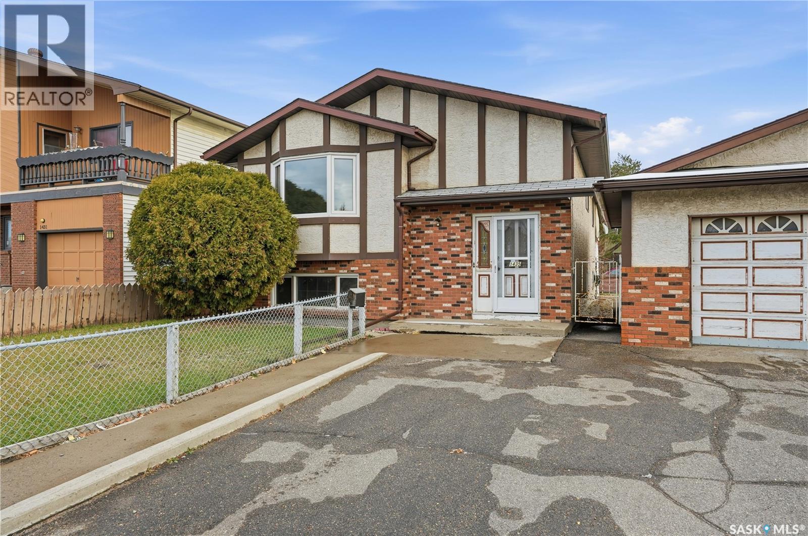 1435 Oxford Street, Regina, Saskatchewan  S4N 5S9 - Photo 3 - SK023919