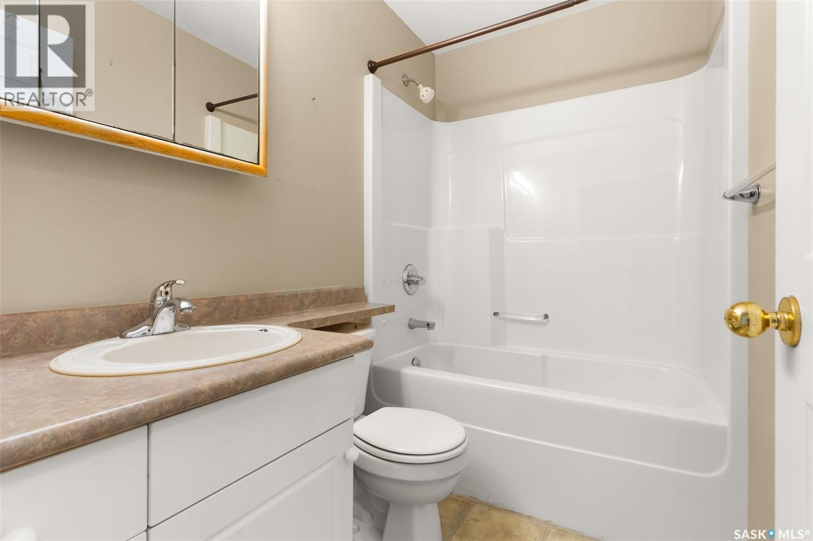 938 Brachman Bay, Regina, Saskatchewan  S4N 7P2 - Photo 17 - SK023843