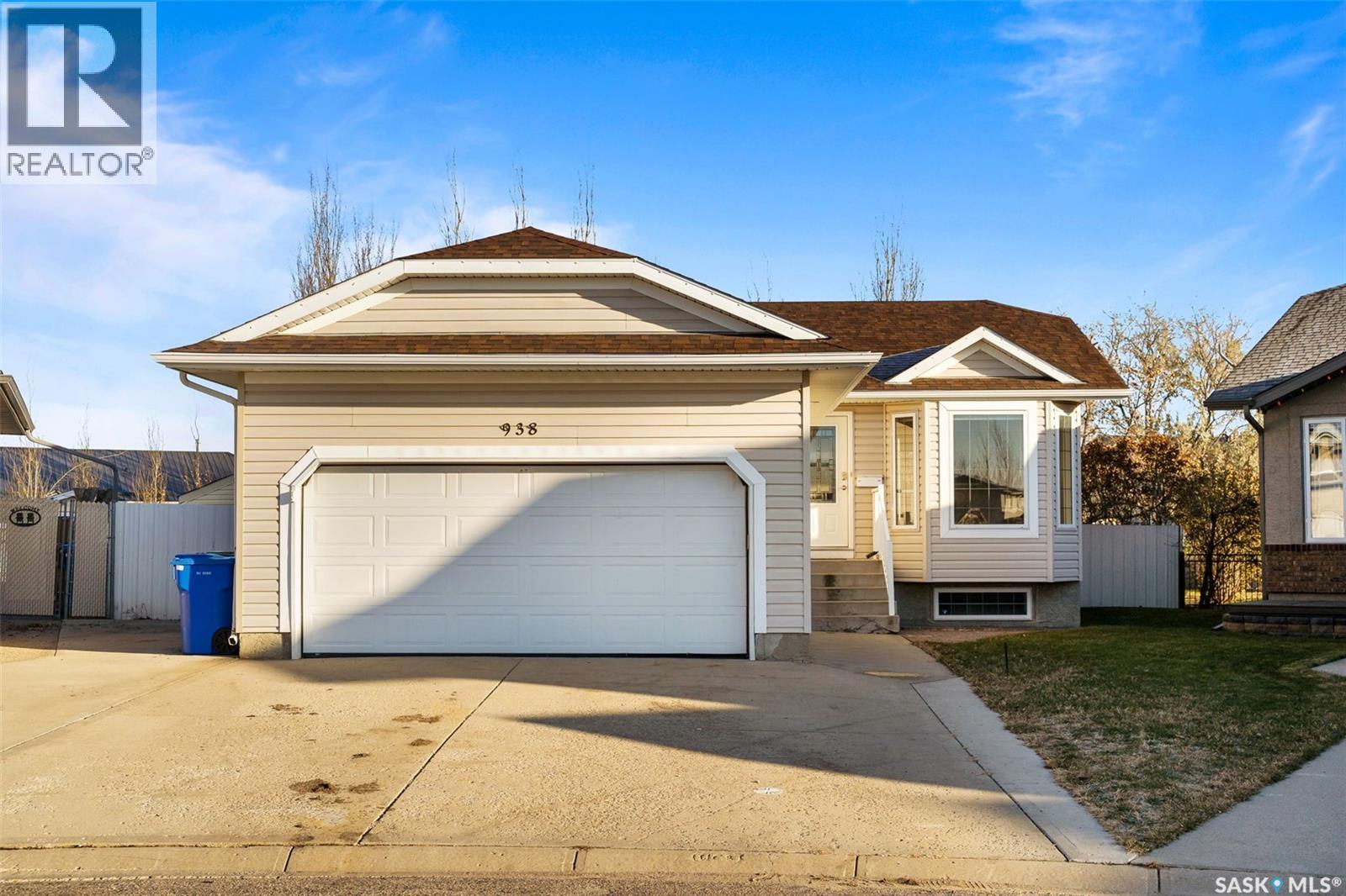 938 Brachman Bay, Regina, Saskatchewan  S4N 7P2 - Photo 2 - SK023843