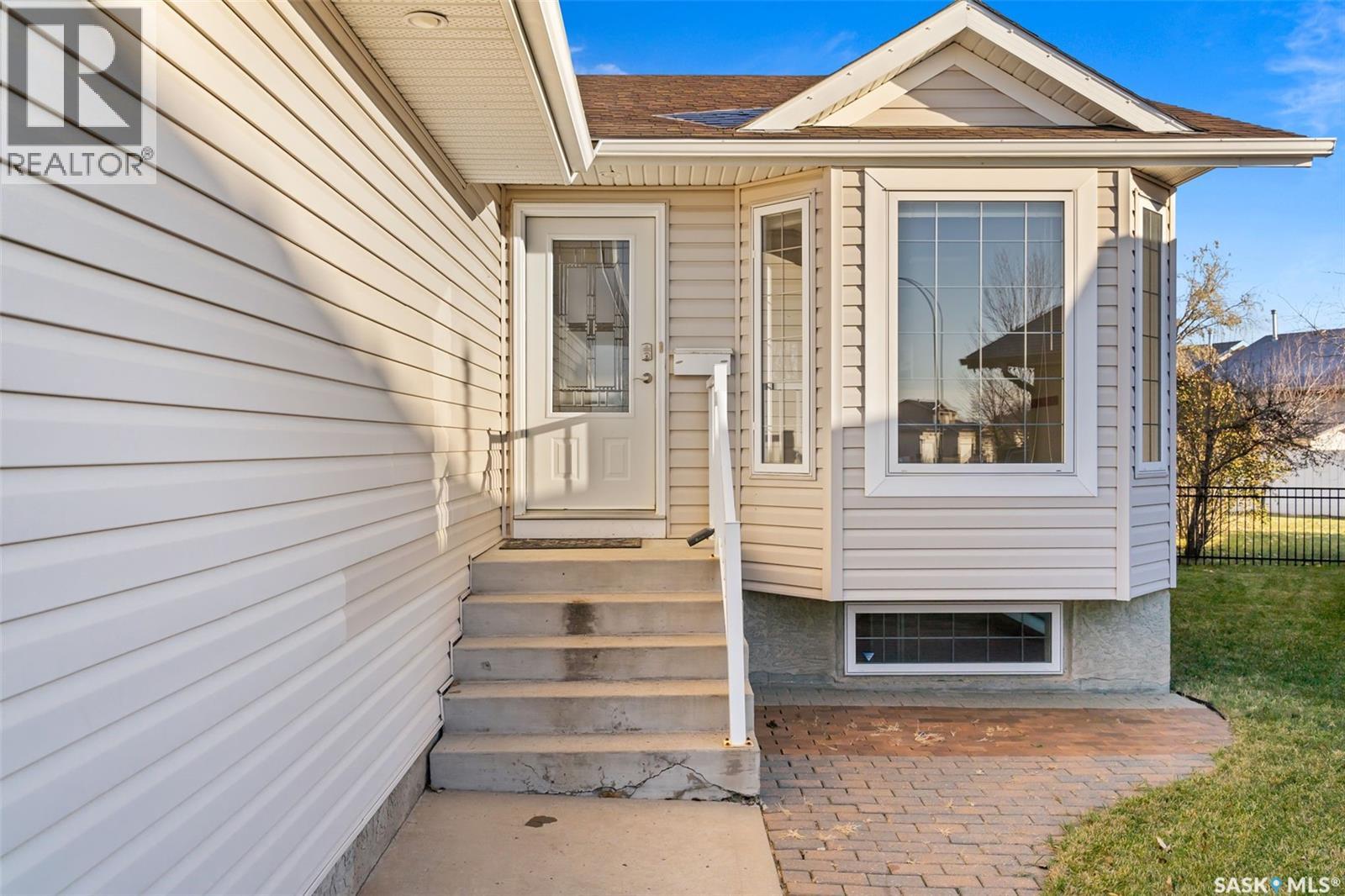 938 Brachman Bay, Regina, Saskatchewan  S4N 7P2 - Photo 3 - SK023843