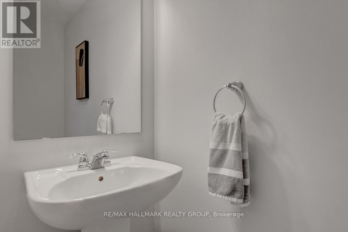 610 Fenwick Way, Ottawa, Ontario K2J 7E5 - Photo 17 - X12483473