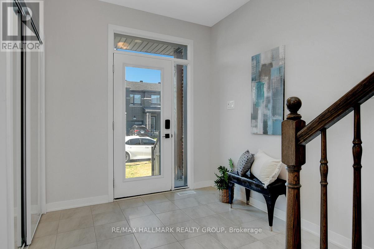 610 Fenwick Way, Ottawa, Ontario K2J 7E5 - Photo 3 - X12483473