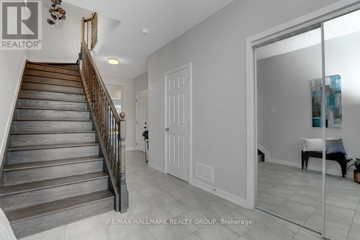 610 Fenwick Way, Ottawa, Ontario K2J 7E5 - Photo 4 - X12483473