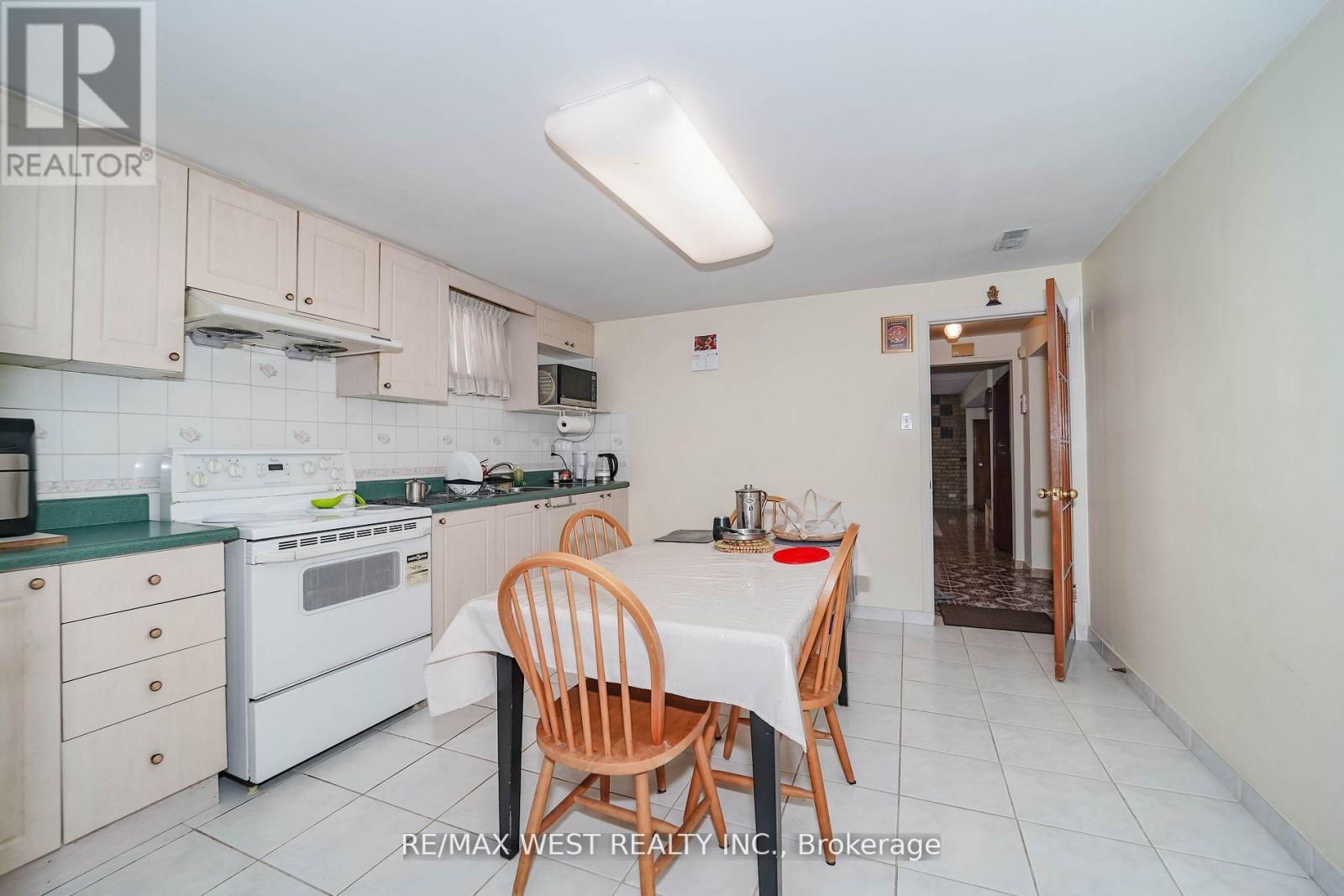 139 Shoreham Drive, Toronto, Ontario  M3N 1S8 - Photo 10 - W12534822