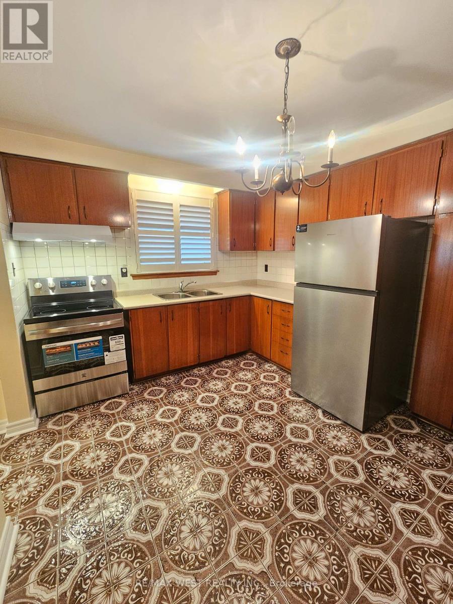 139 Shoreham Drive, Toronto, Ontario  M3N 1S8 - Photo 3 - W12534822