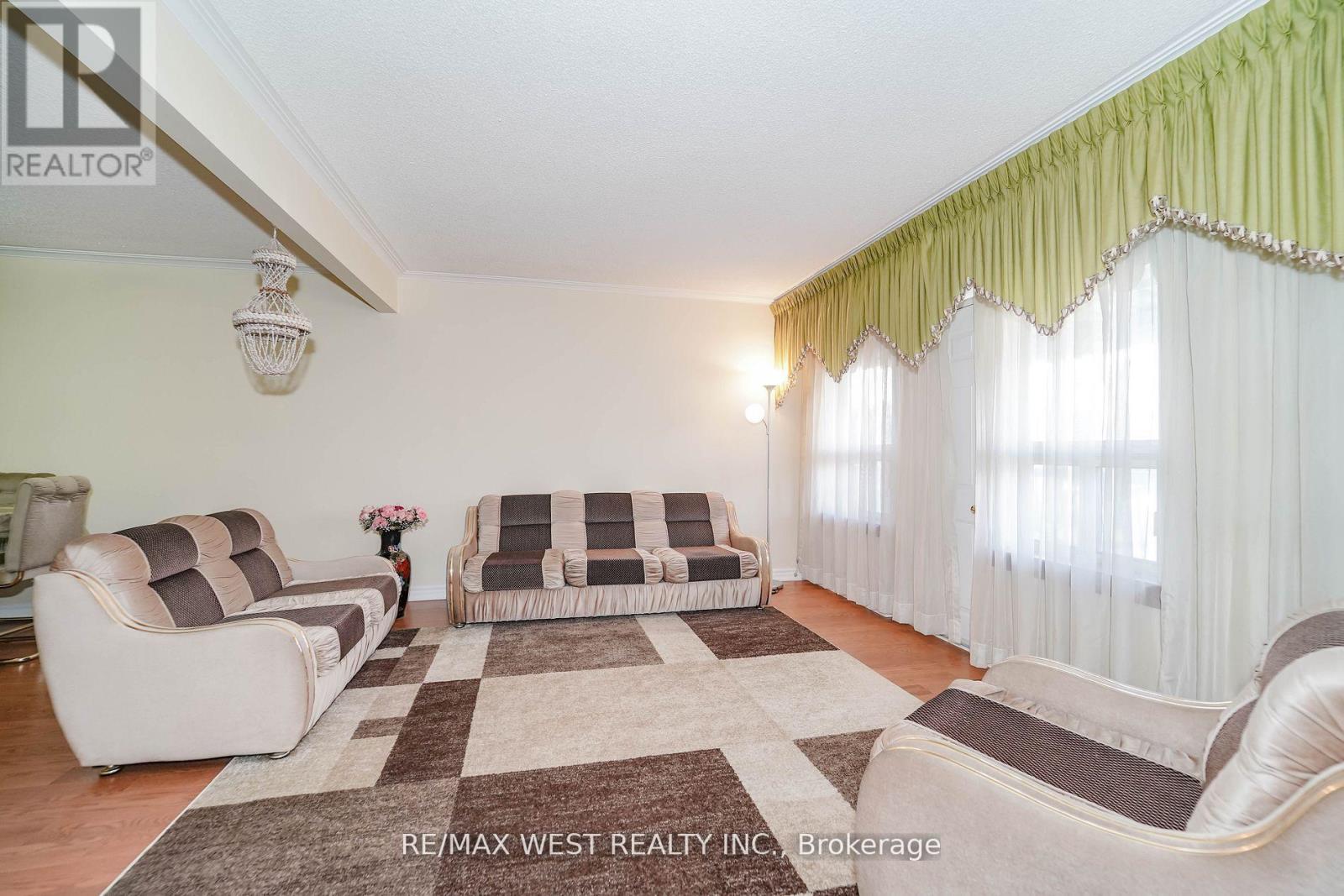 139 Shoreham Drive, Toronto, Ontario  M3N 1S8 - Photo 9 - W12534822