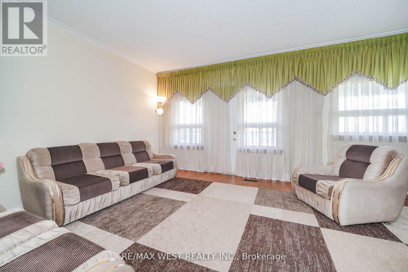 139 Shoreham Drive, Toronto, Ontario  M3N 1S8 - Photo 8 - W12534822