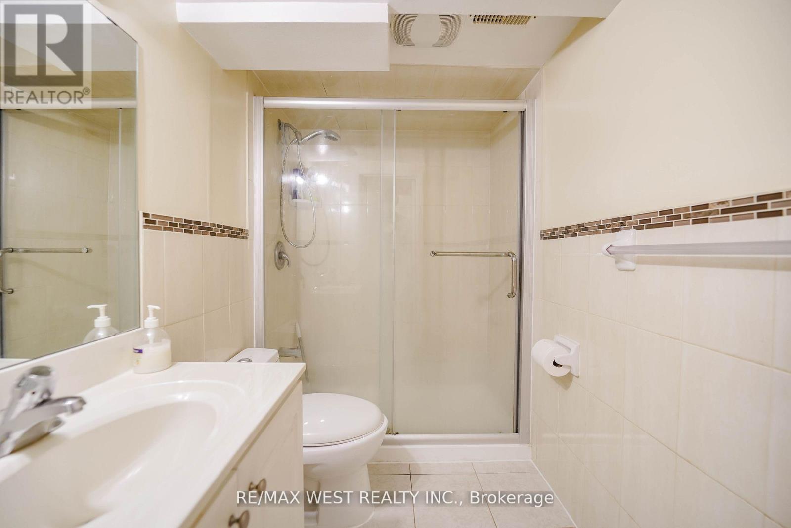 139 Shoreham Drive, Toronto, Ontario  M3N 1S8 - Photo 6 - W12534822