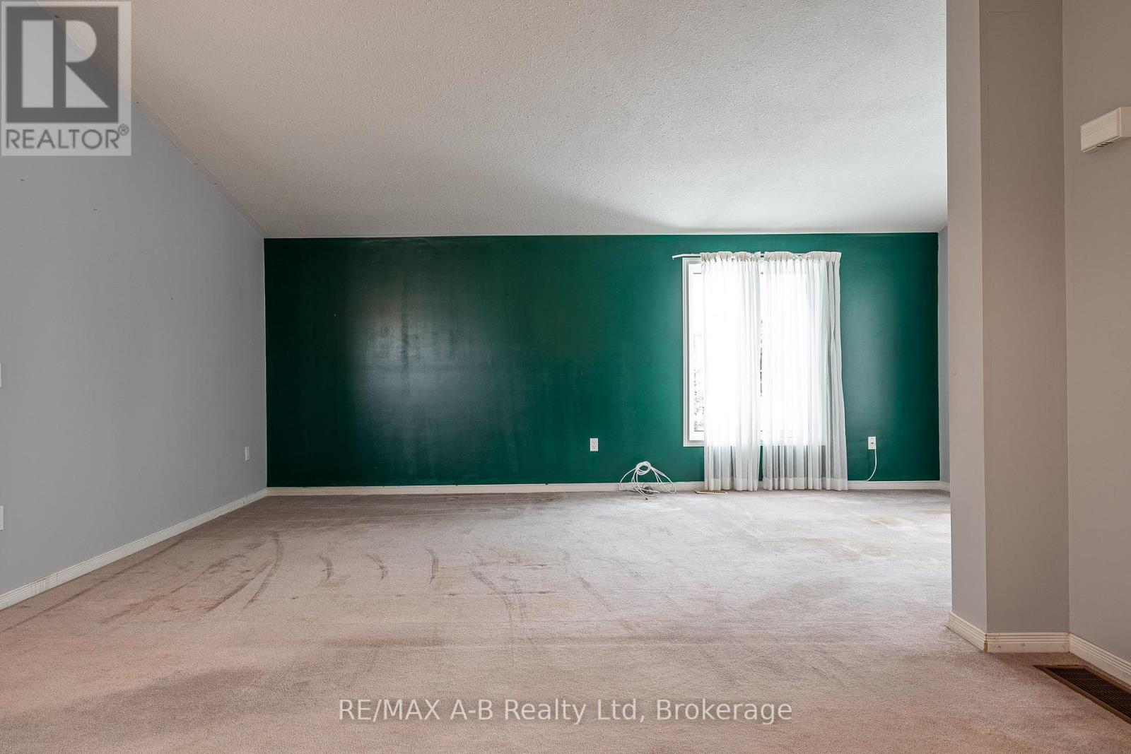 32 - 30 Ann Street, St. Marys, Ontario  N4X 1C8 - Photo 10 - X12540776