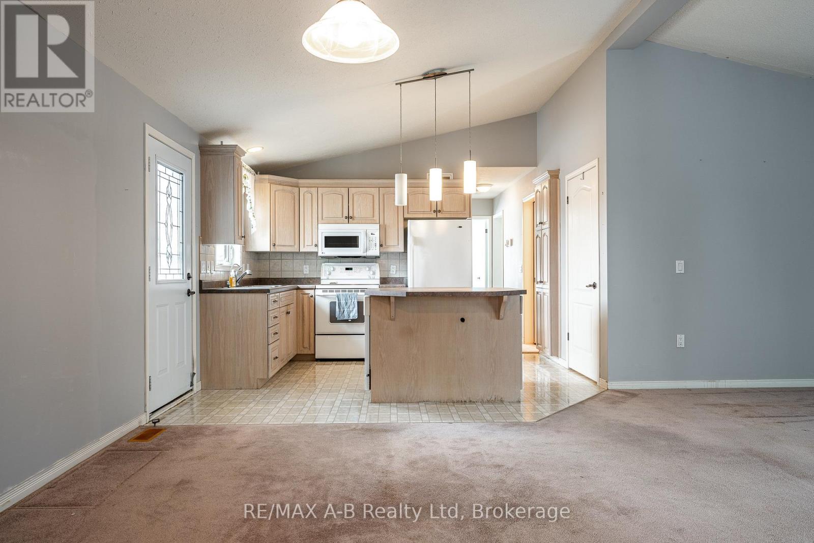 32 - 30 Ann Street, St. Marys, Ontario  N4X 1C8 - Photo 8 - X12540776