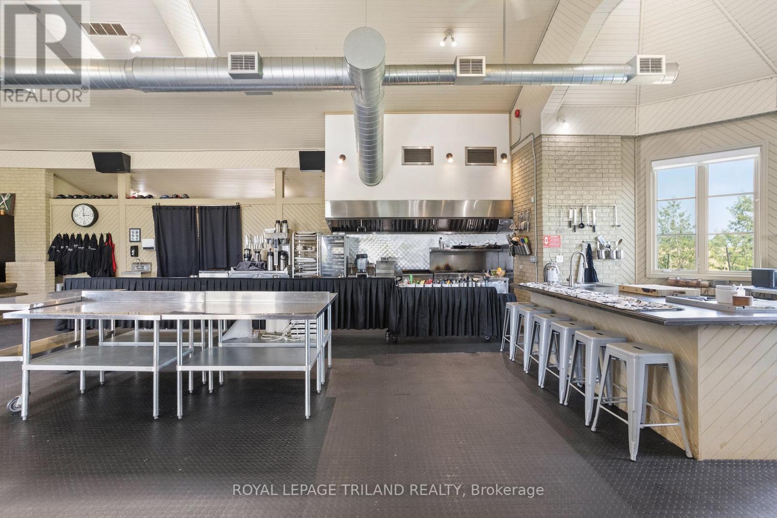 29830 Centre Road, Adelaide Metcalfe, Ontario  N7G 3H7 - Photo 2 - X12540926