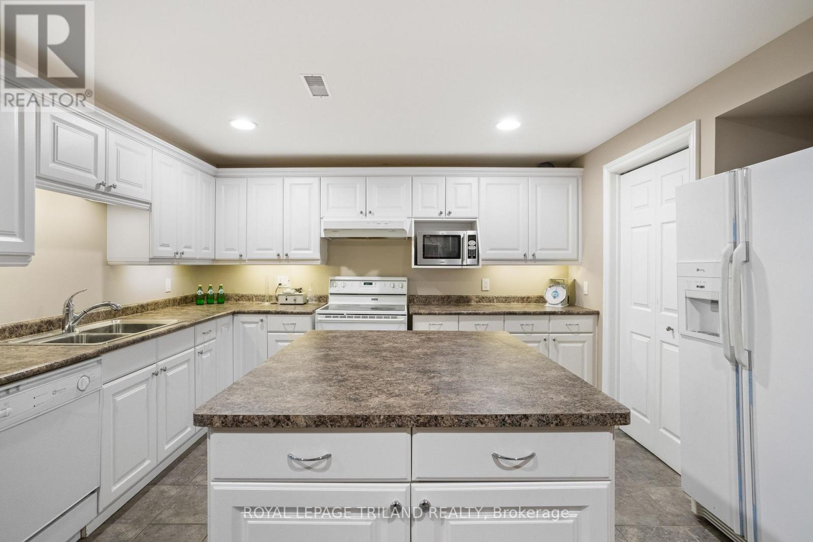 29830 Centre Road, Adelaide Metcalfe, Ontario  N7G 3H7 - Photo 35 - X12540926