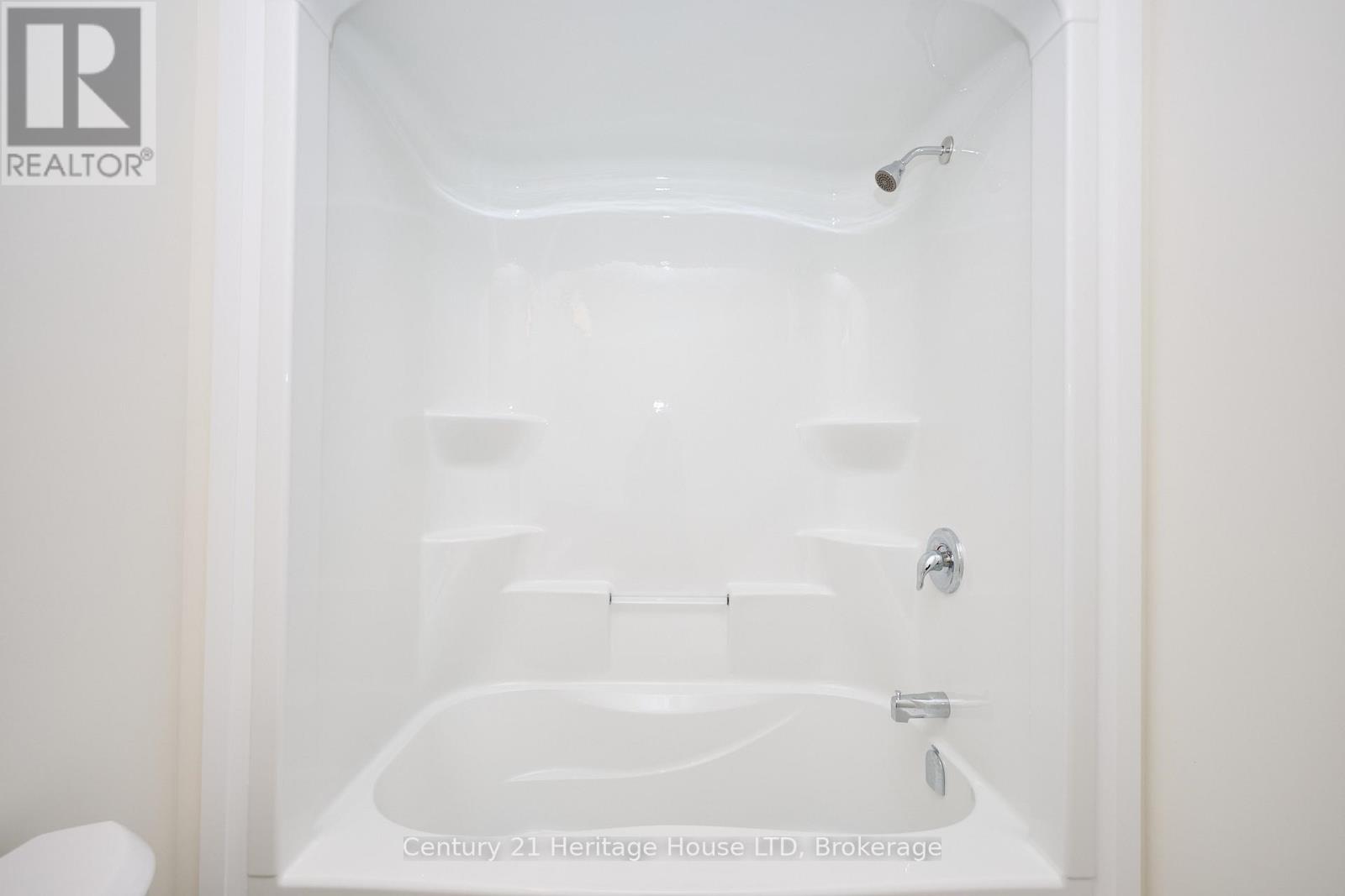 7 - 397 Garrison Road, Fort Erie, Ontario L2A 1N1 - Photo 10 - X12538508