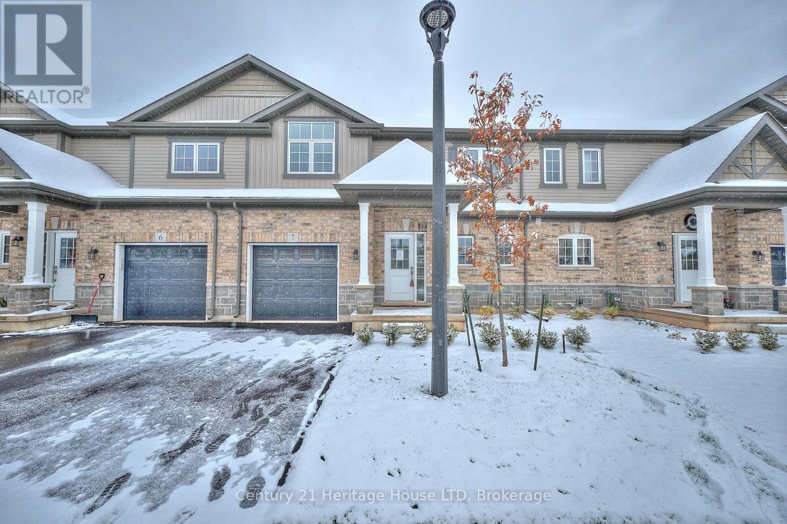 7 - 397 Garrison Road, Fort Erie, Ontario L2A 1N1 - Photo 2 - X12538508