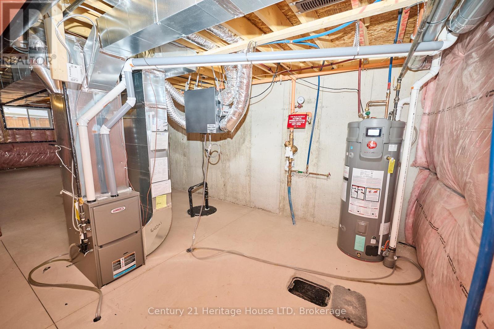 7 - 397 Garrison Road, Fort Erie, Ontario L2A 1N1 - Photo 33 - X12538508