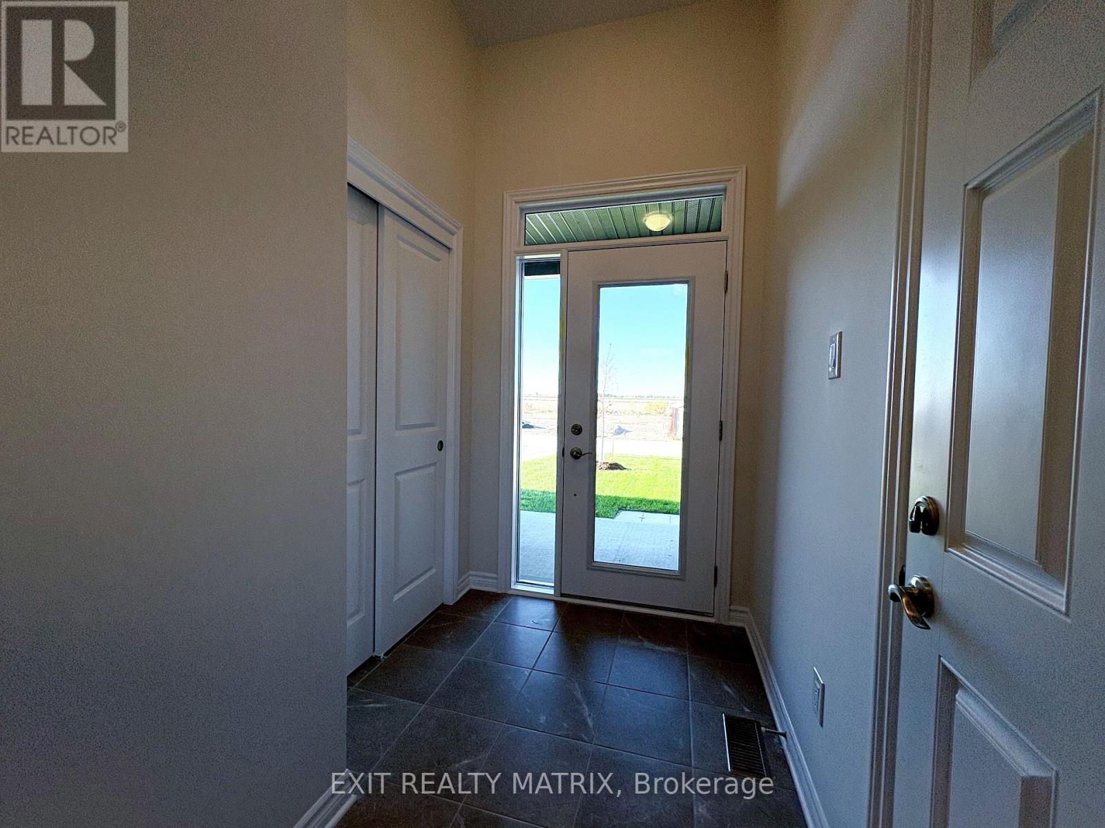 299 Labelle Street, Russell, Ontario K0A 1W1 - Photo 2 - X12540982