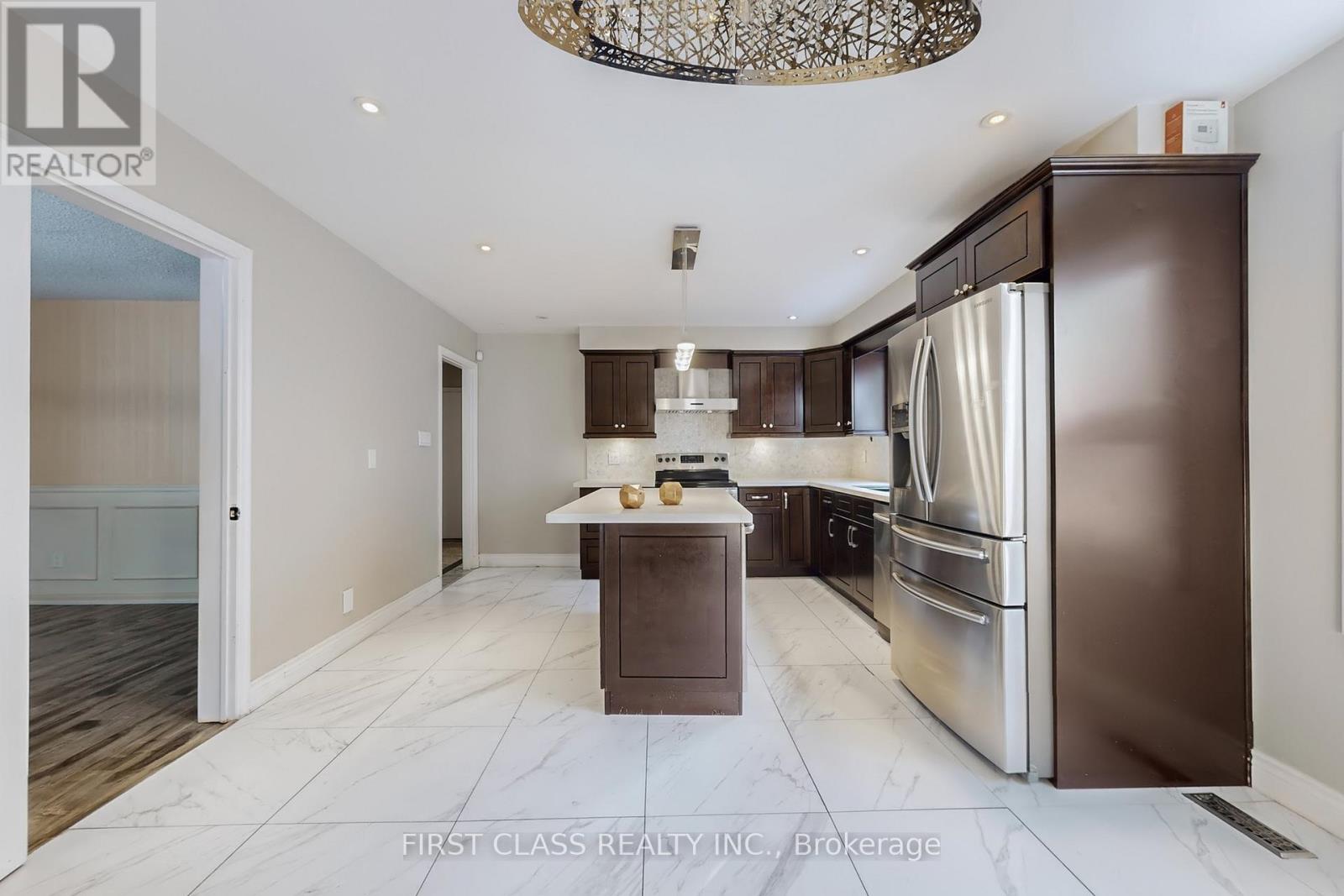 8 Fernside Court, Toronto, Ontario  M2N 6A1 - Photo 12 - C12540560