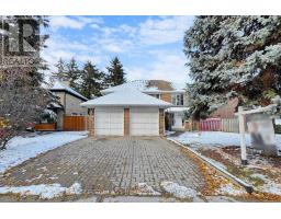 8 FERNSIDE COURT, Toronto, Ontario