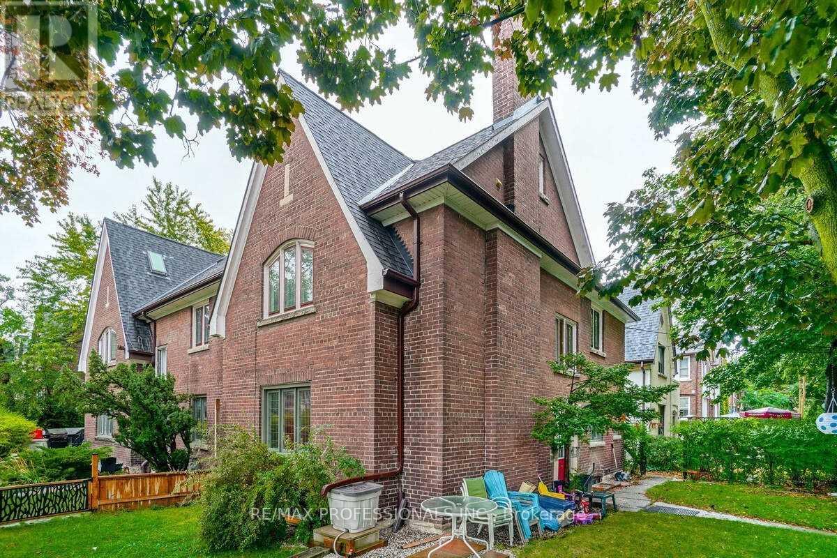 3 - 26 CASTLEVIEW AVENUE, Toronto, Ontario