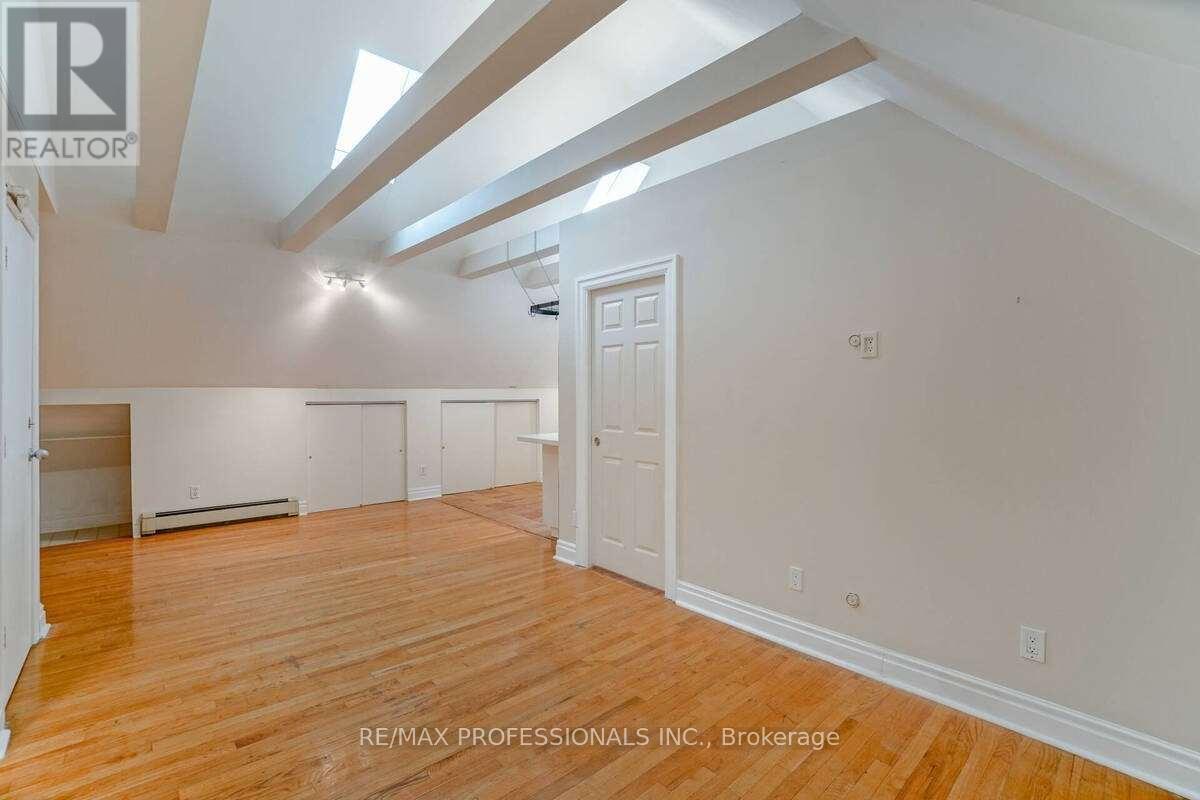 3 - 26 Castleview Avenue, Toronto, Ontario  M5R 1Y9 - Photo 10 - C12540586