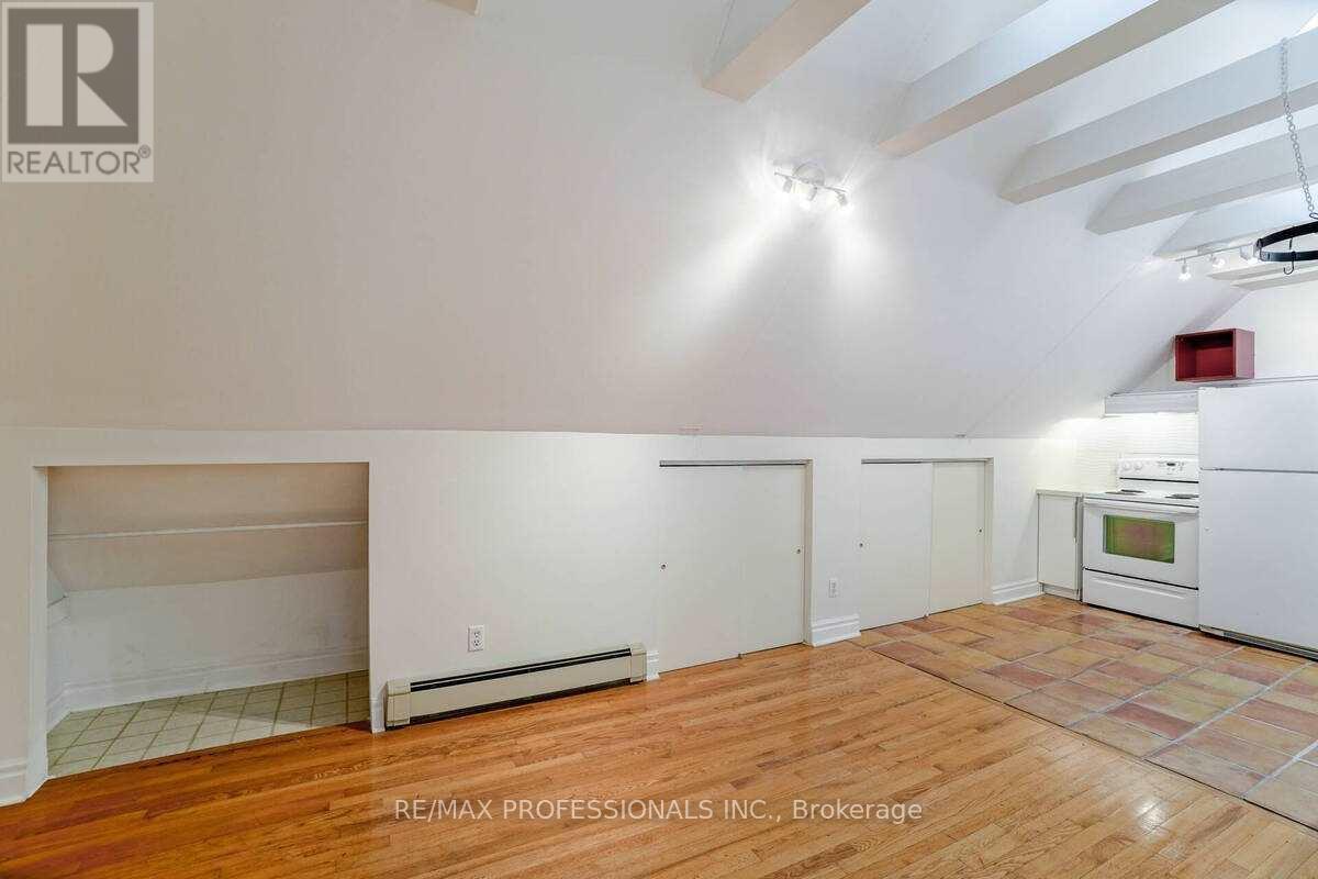 3 - 26 Castleview Avenue, Toronto, Ontario  M5R 1Y9 - Photo 12 - C12540586