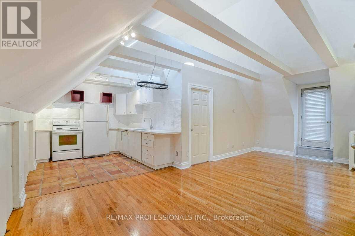 3 - 26 Castleview Avenue, Toronto, Ontario  M5R 1Y9 - Photo 14 - C12540586