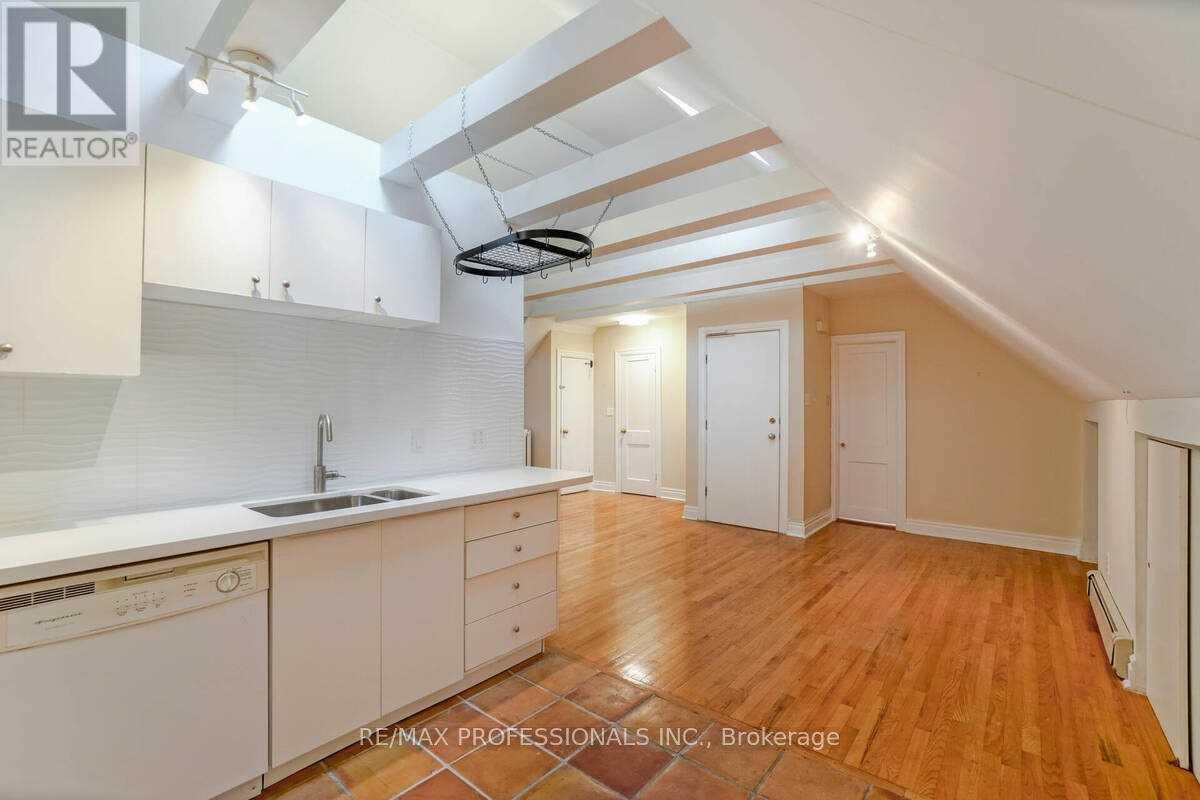 3 - 26 Castleview Avenue, Toronto, Ontario  M5R 1Y9 - Photo 15 - C12540586