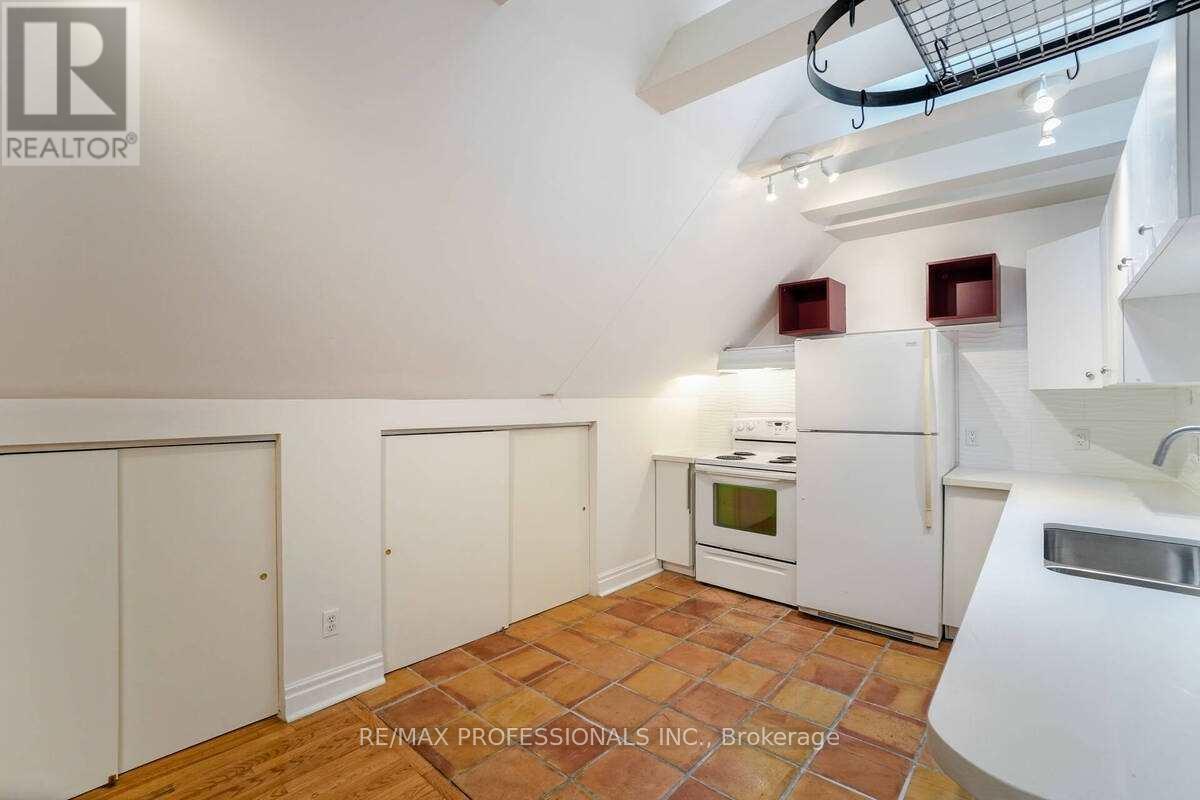 3 - 26 Castleview Avenue, Toronto, Ontario  M5R 1Y9 - Photo 16 - C12540586