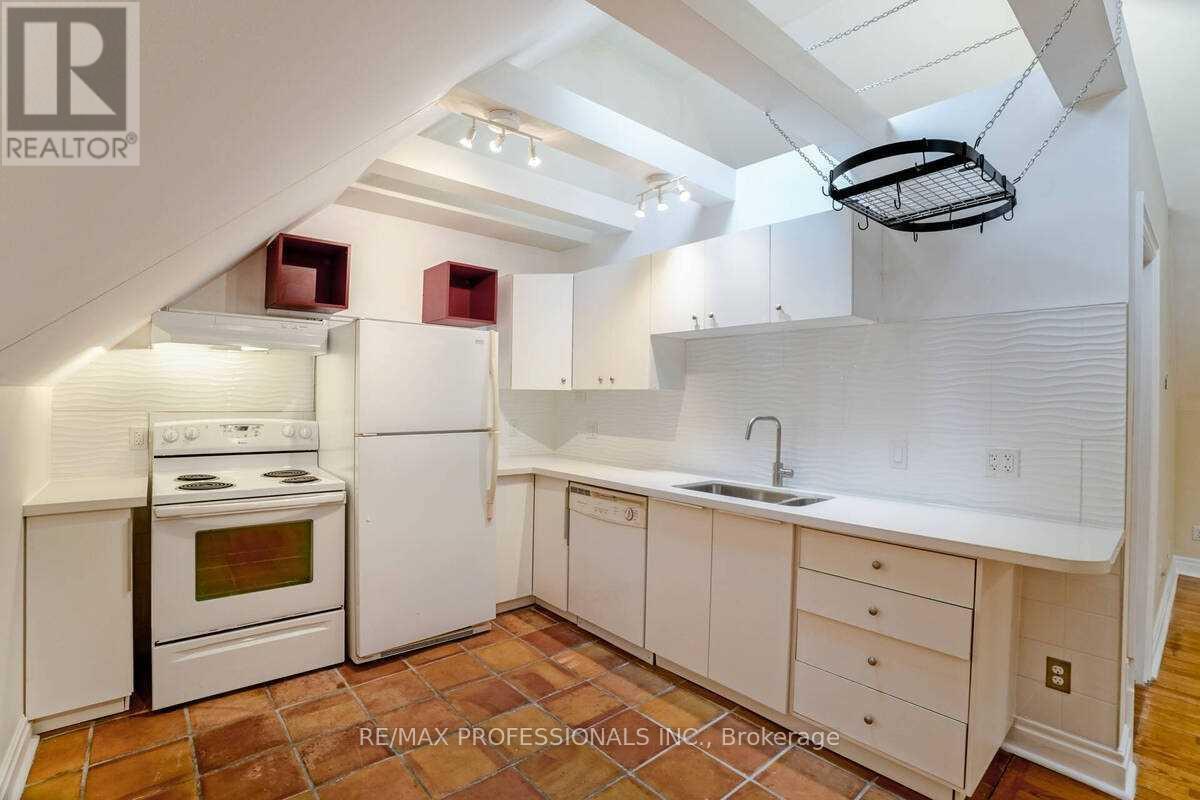 3 - 26 Castleview Avenue, Toronto, Ontario  M5R 1Y9 - Photo 17 - C12540586