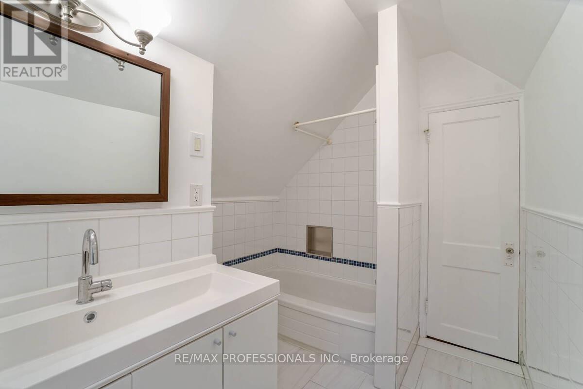 3 - 26 Castleview Avenue, Toronto, Ontario  M5R 1Y9 - Photo 19 - C12540586